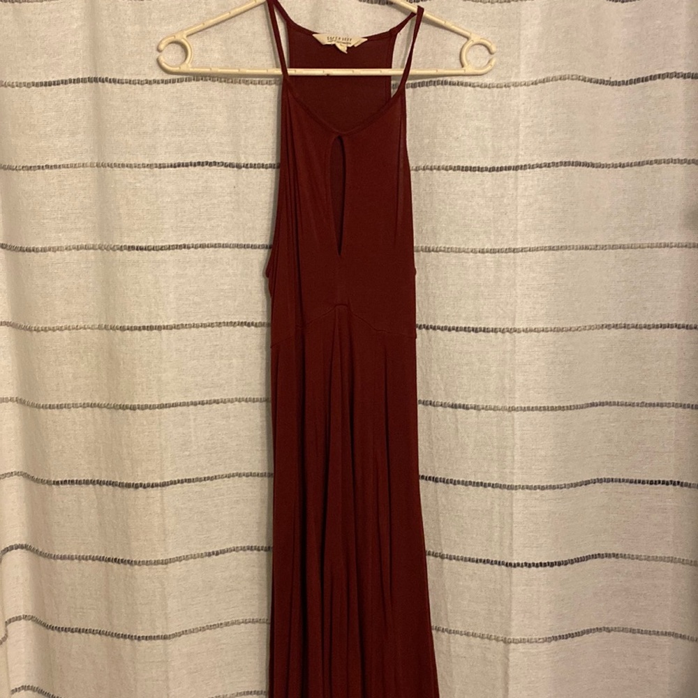 maroon dress with keyhole cutout